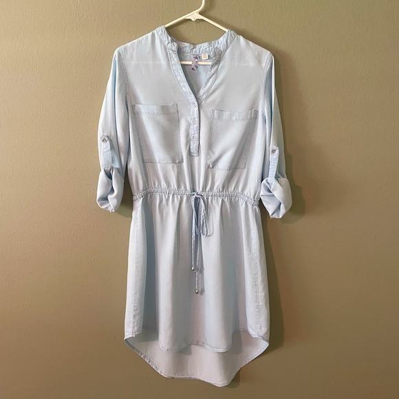 Alya Dresses & Skirts - Alya Light blue Midi Dress Size Medium